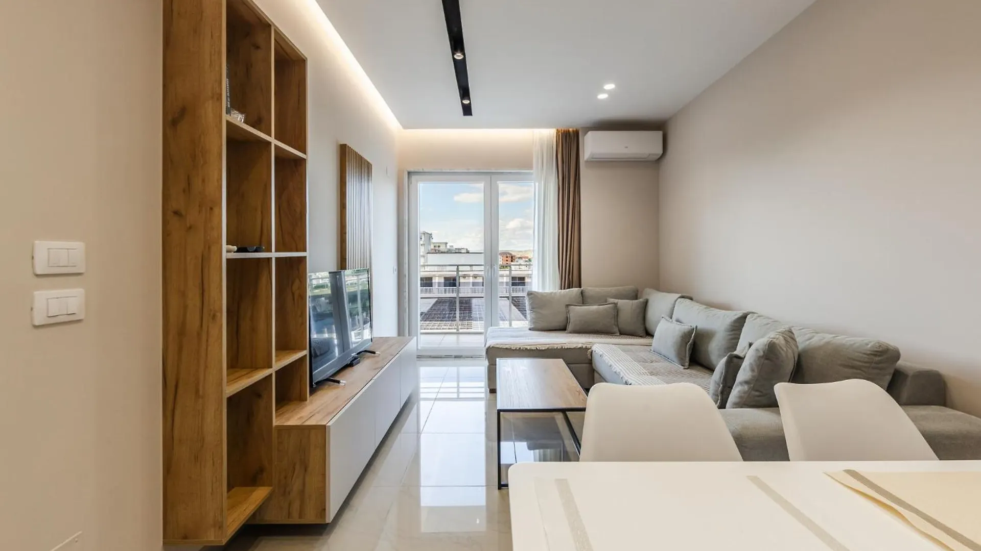 Olivia'S Apartments Velipojë